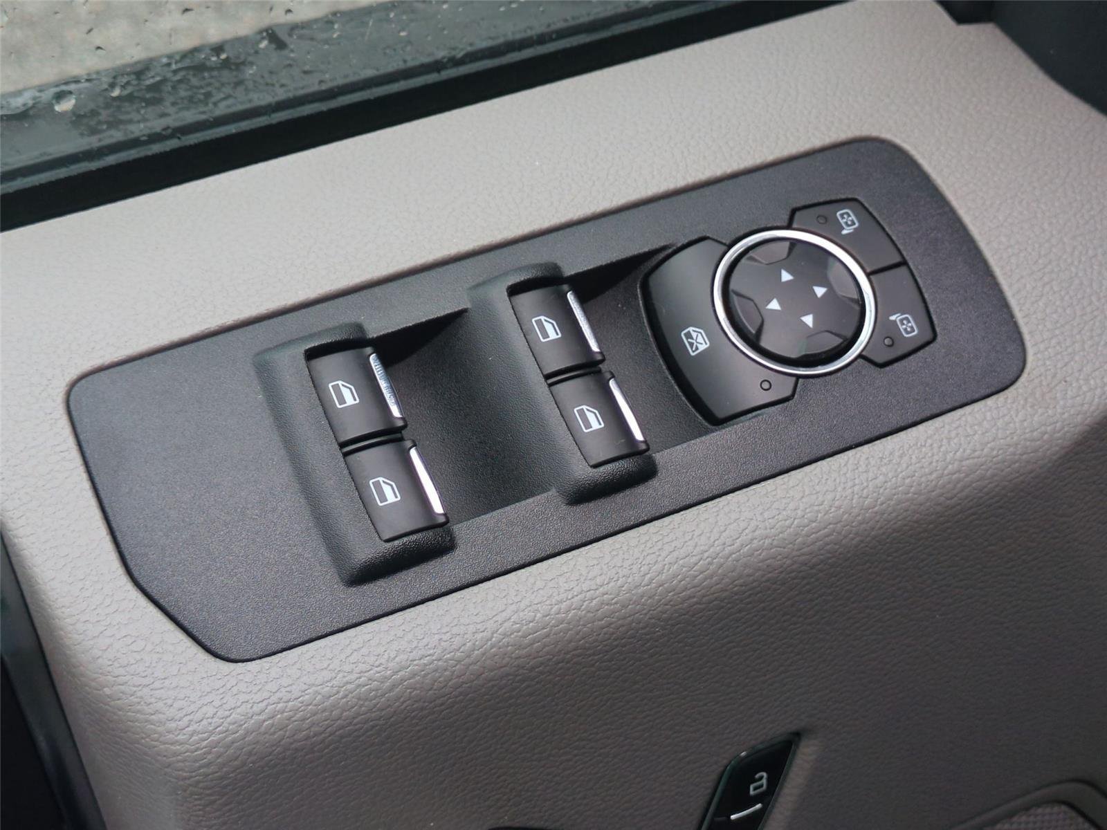 Used 2018 Oxford White Ford XLT image 16