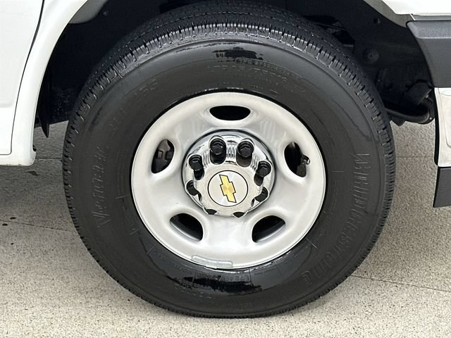 2025 Chevrolet Express Passenger LT - Photo 38