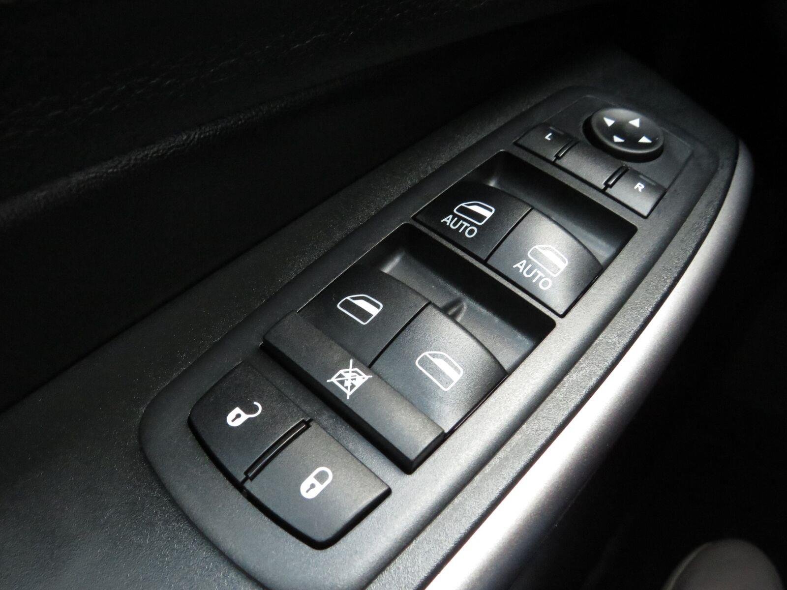 Used 2019 Diamond Black Crystal Pearlcoat Jeep Limited image 34