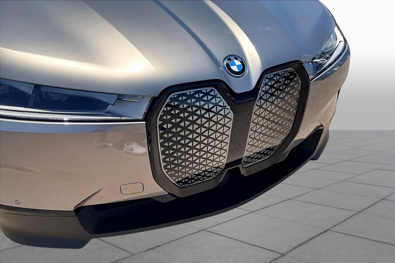 Certified Used 2023 Oxide Grey Metallic BMW xDrive50 image 27