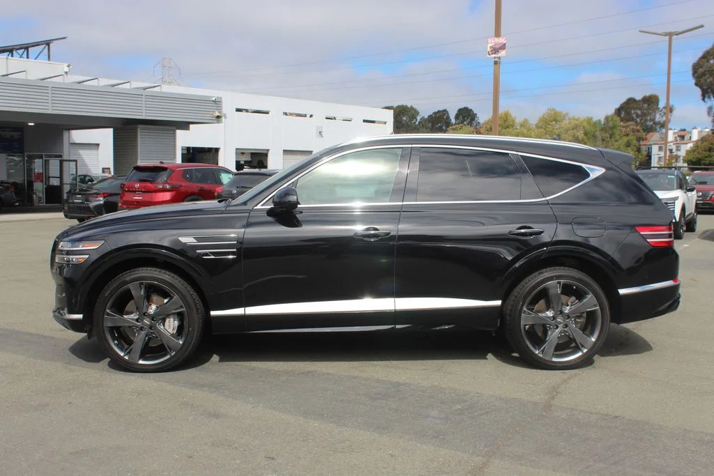 Used 2022 Black Genesis 2.5T image 2