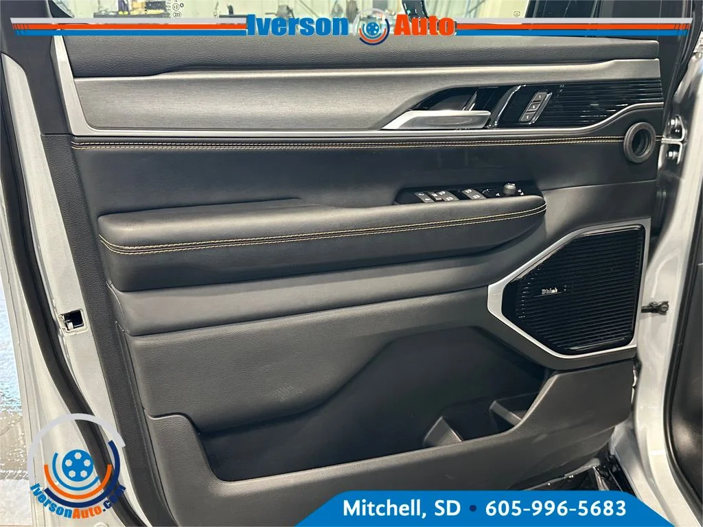 New 2026 Silver Jeep  image 19