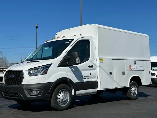 New 2024 Oxford White Ford Cutaway image 2