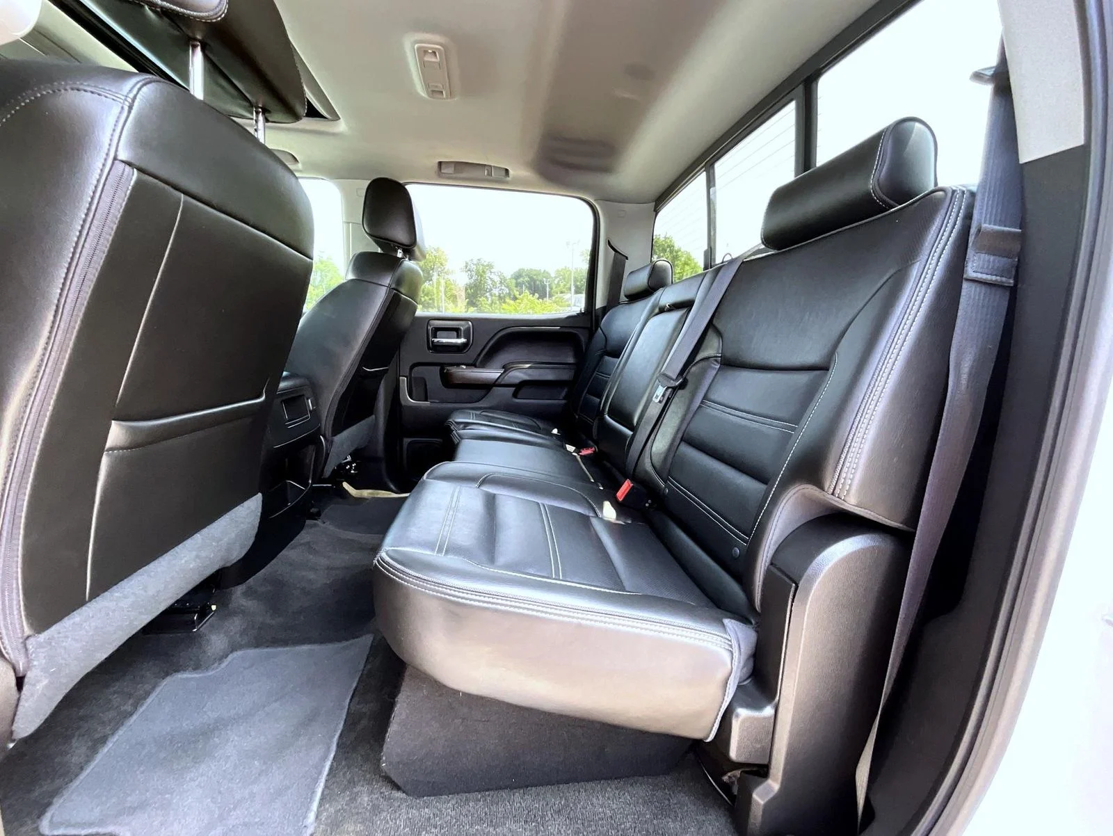 Used 2018 White GMC Denali image 23