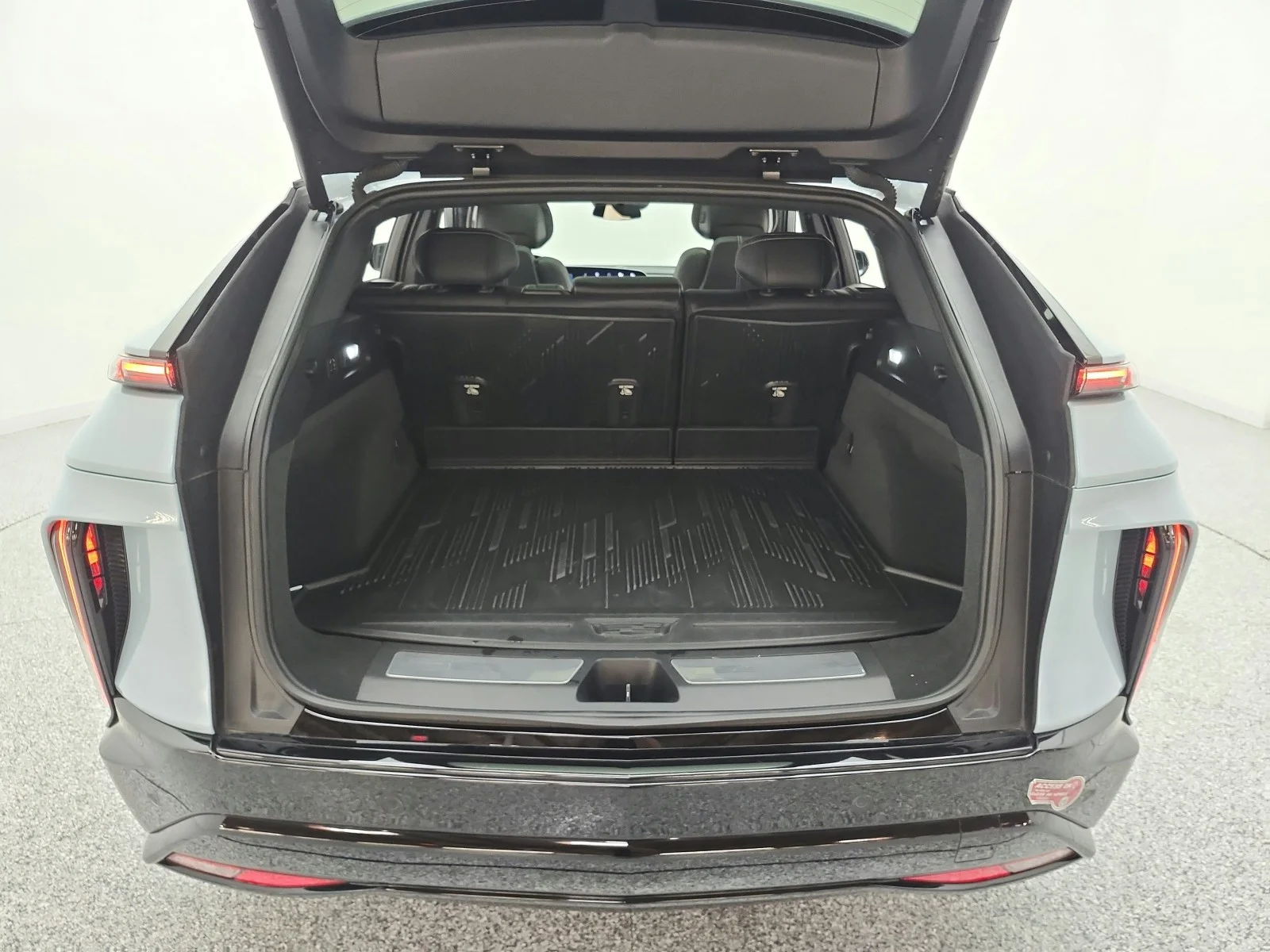 Used 2024 Nimbus Metallic Cadillac Sport image 18