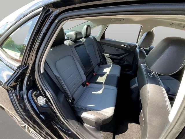 Used 2025  Volkswagen 1.5T SE image 26