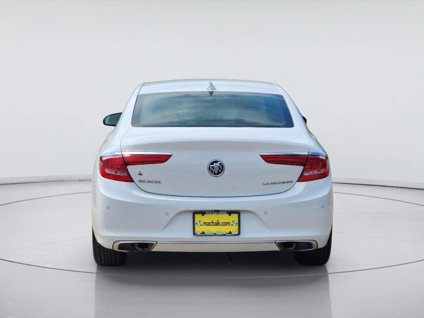 Used 2018 Summit White Buick Essence image 5