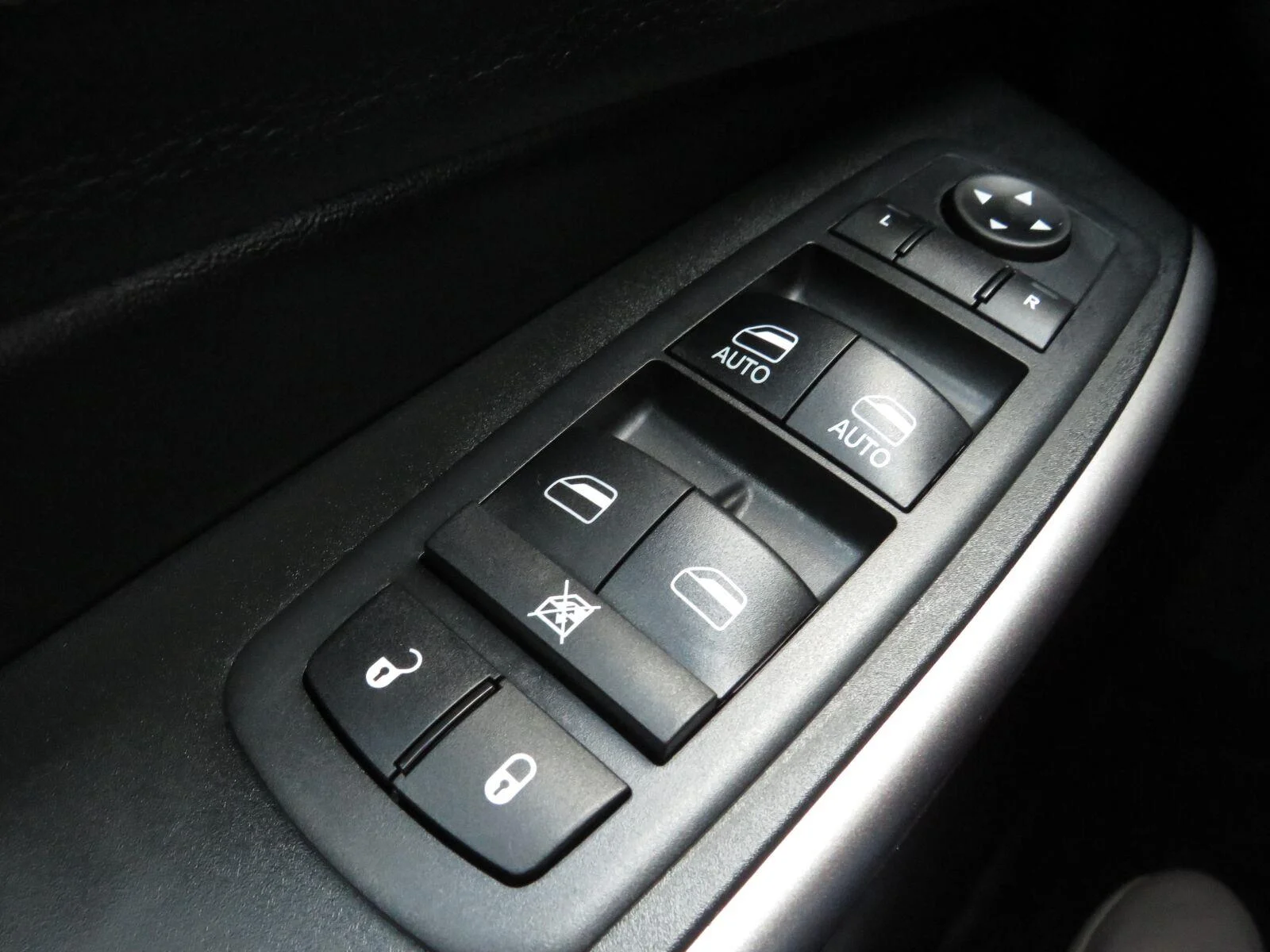 Used 2019 Diamond Black Cry Jeep Limited image 34