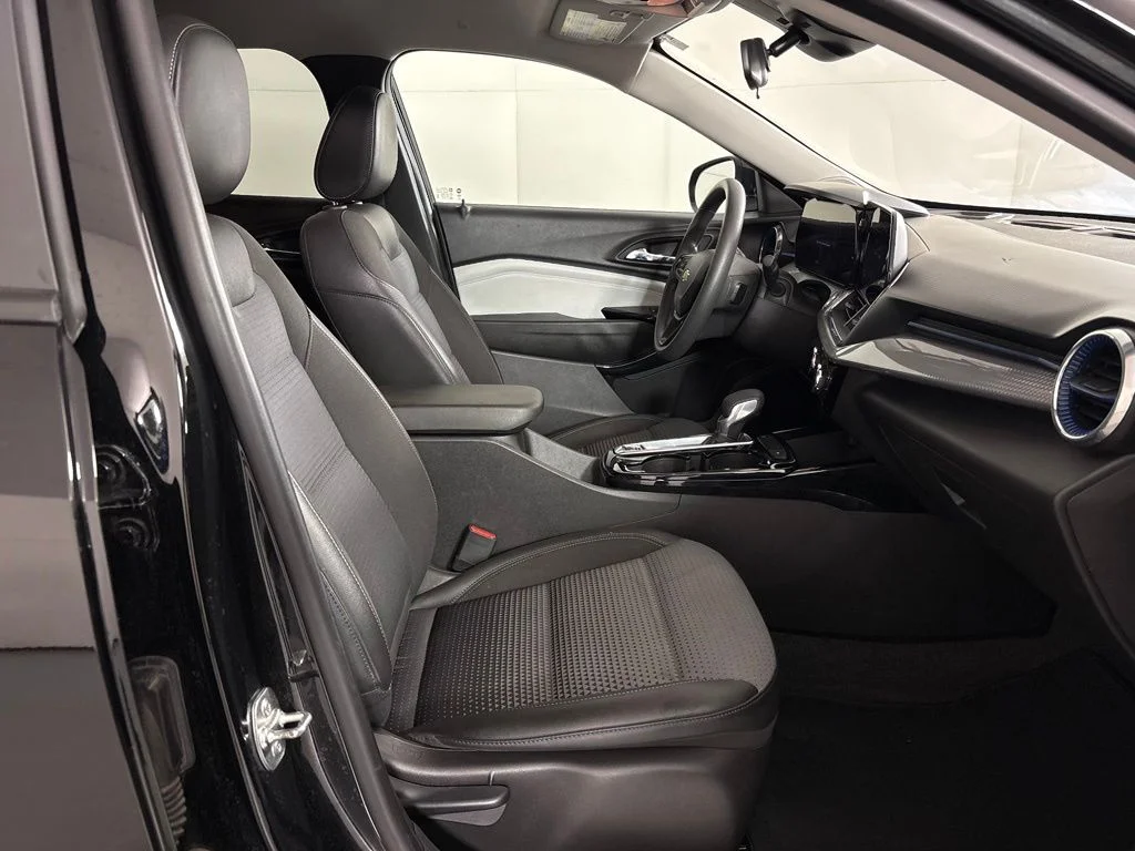 Used 2025 Black Chevrolet LT image 39