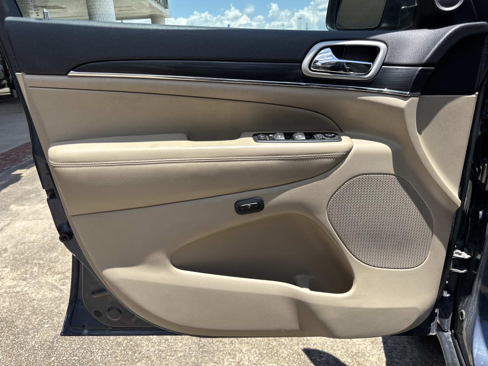 Used 2020 Blue Jeep Limited image 18