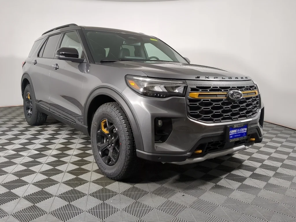 New 2026 CARBONIZED GRAY METALLIC Ford Tremor image 2