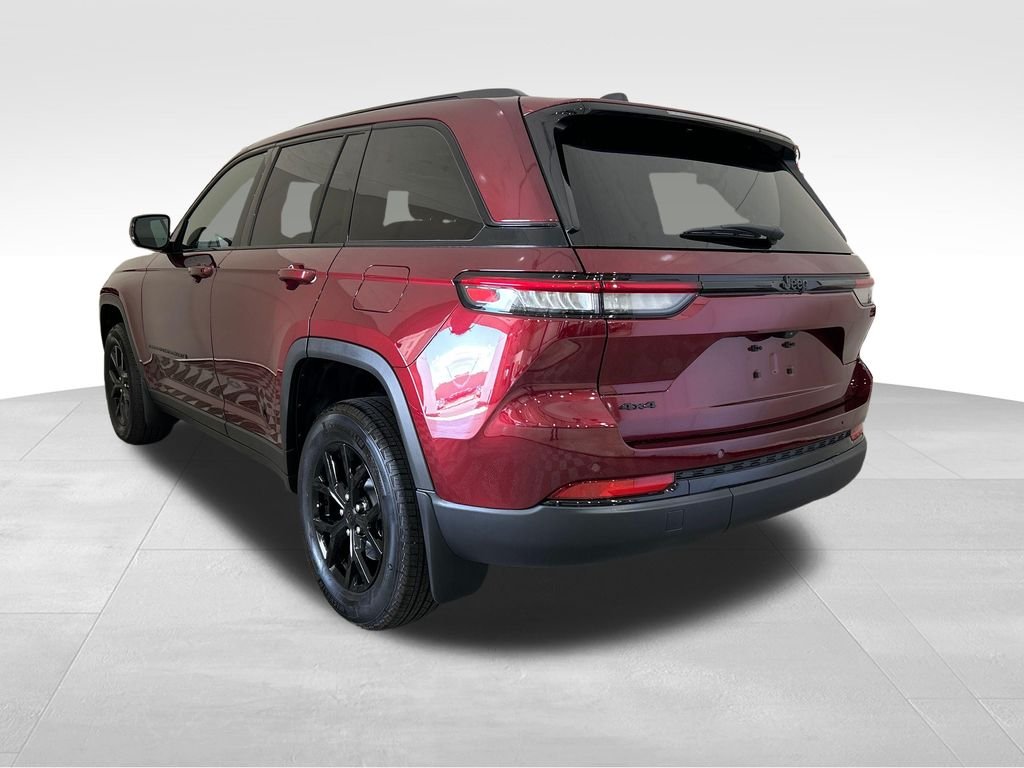 Used 2025 Red Jeep Altitude image 3