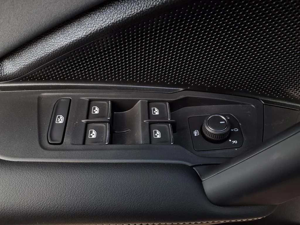 New 2026 Deep Black Pearl Volkswagen 2.0T SE image 7