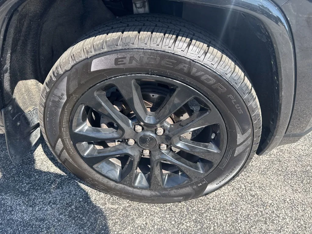Certified Used 2019 Diamond Black Jeep Altitude image 53