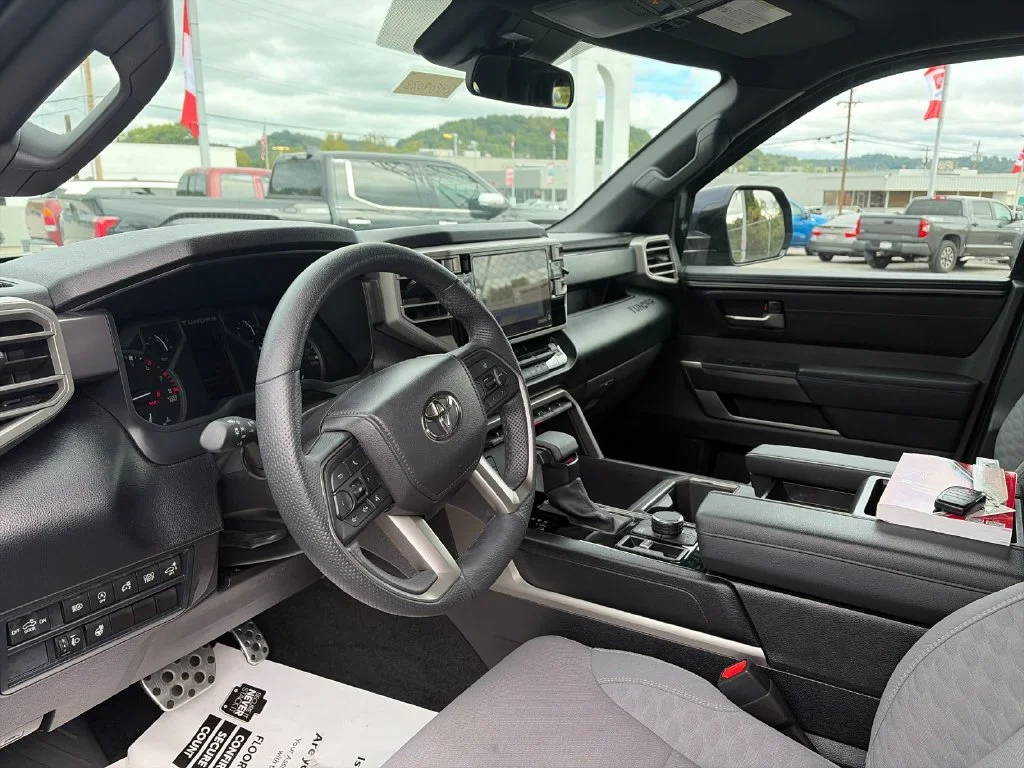 Used 2025  Toyota SR5 image 11