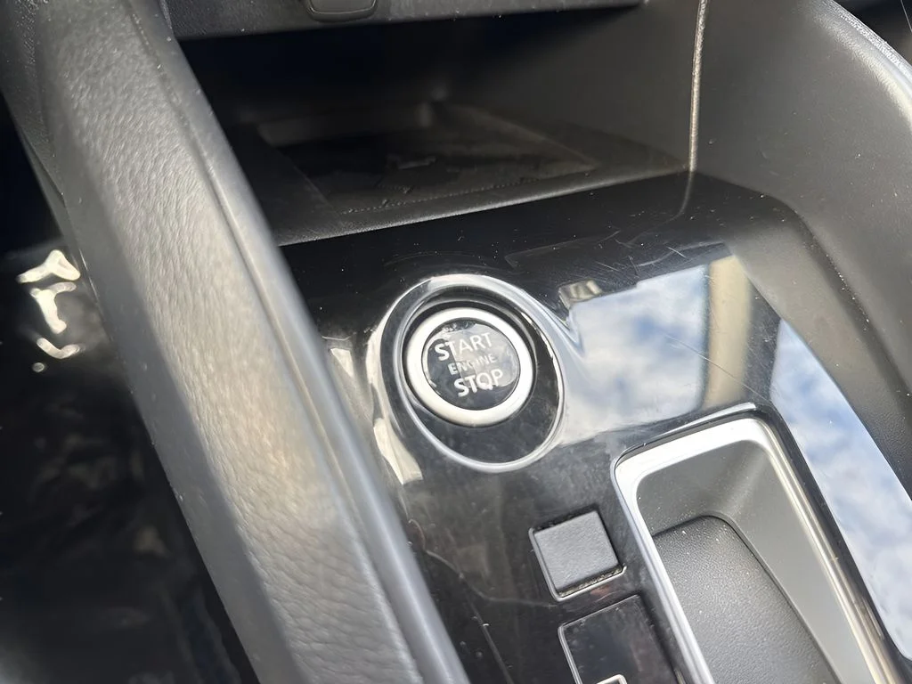 Used 2025 Silver Nissan 1.6 SV image 19