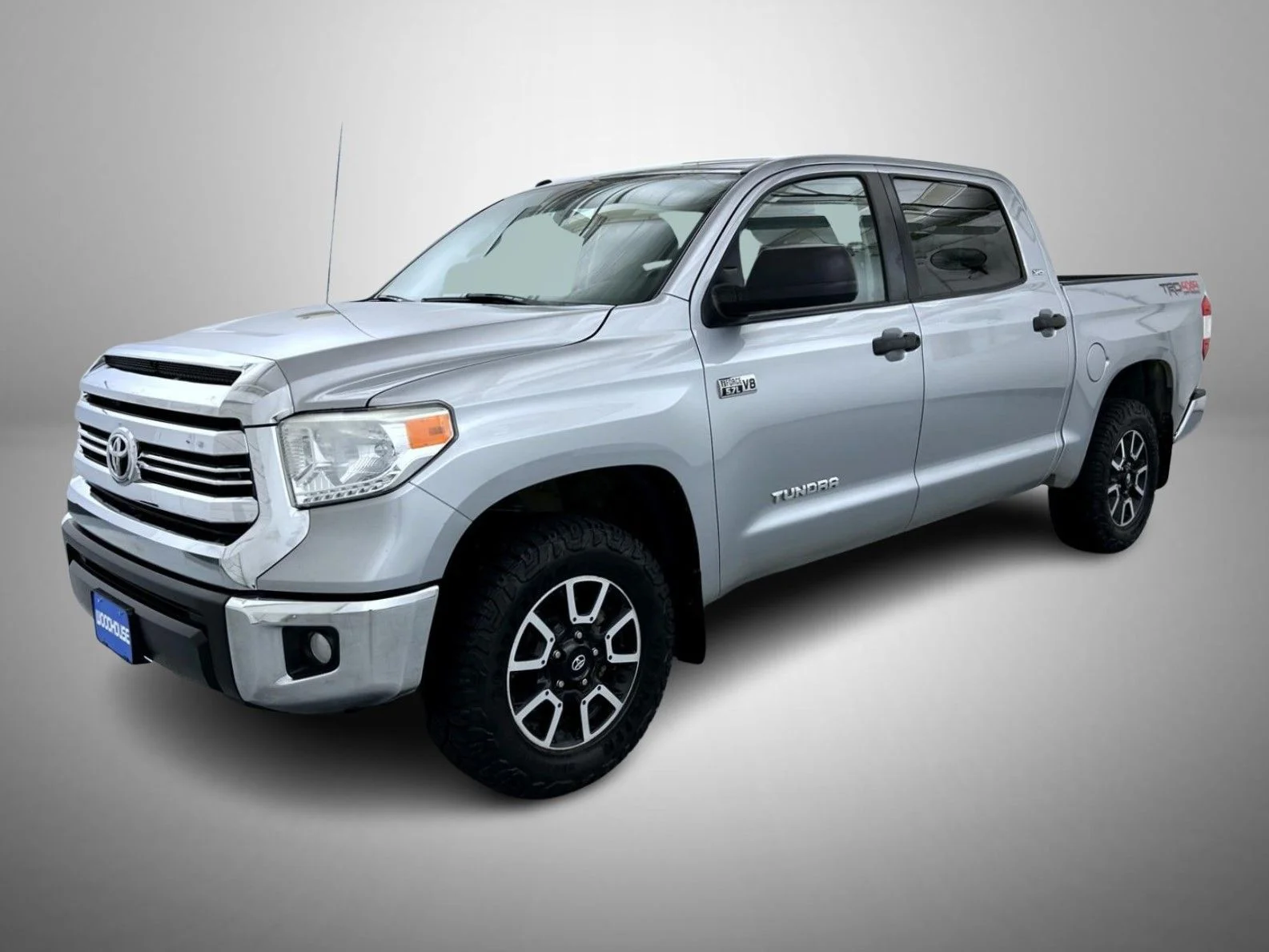 Used 2016 Silver Toyota SR5 image 1