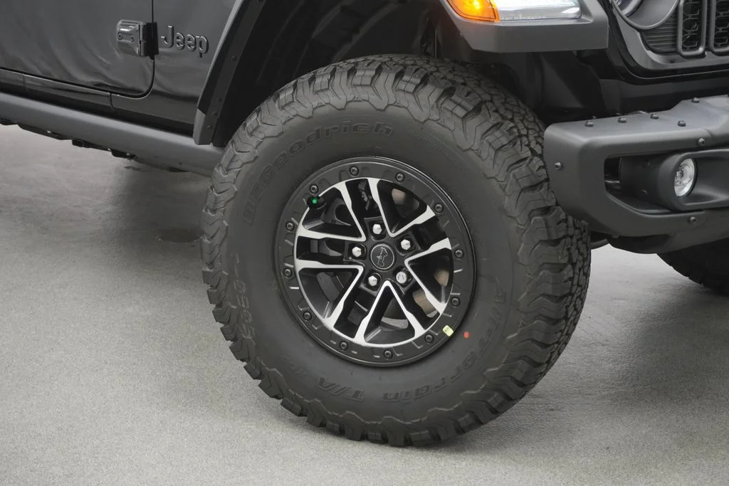 New 2026 Black Clear-Coat Exterior Paint Jeep Moab 392 image 4