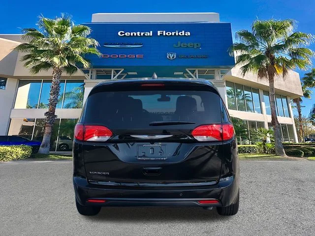 2026 Chrysler Voyager LX - Photo 6
