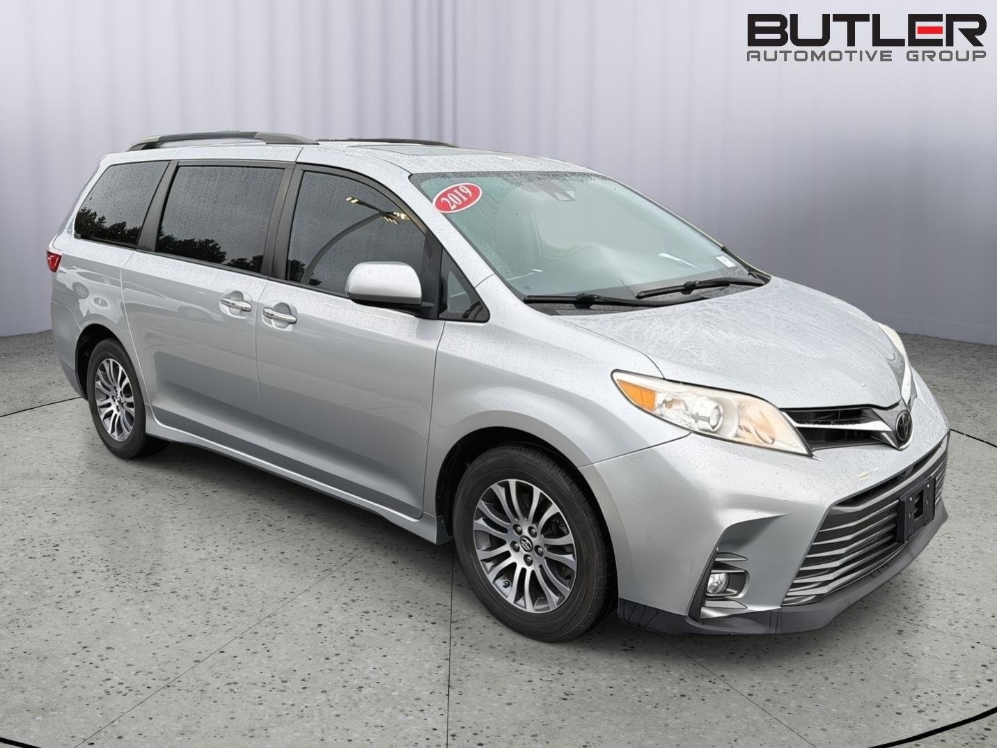 Used 2019 Celestial Silver Metallic Toyota XLE Premium 8-Passenger image 8