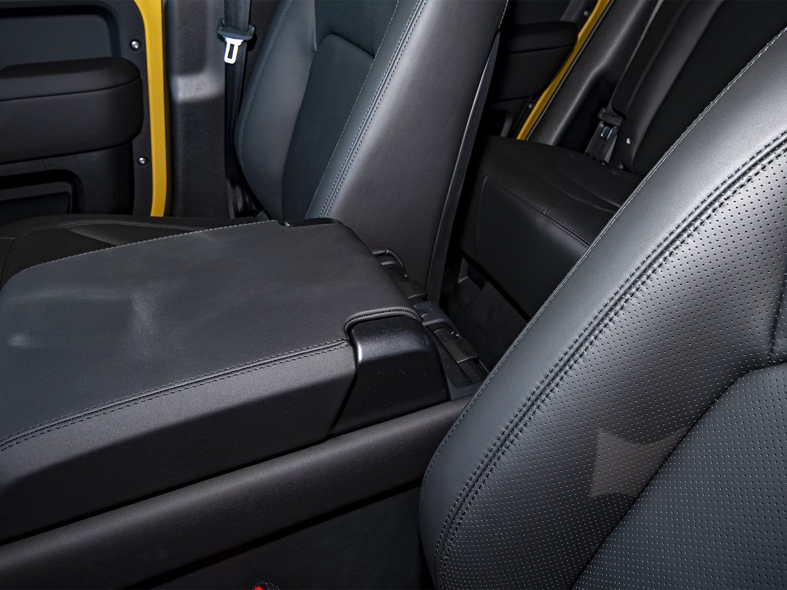 New 2026 Deep Sandglow Yellow Land Rover  image 33