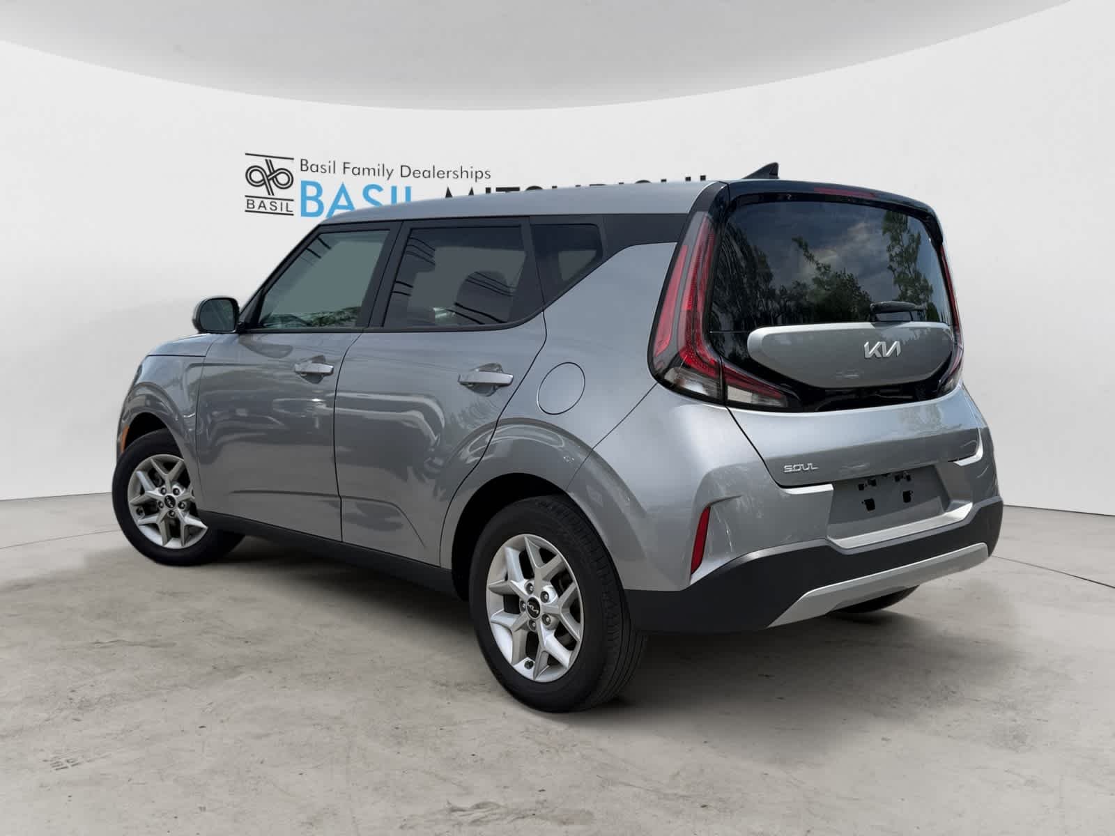Used 2023 Steel Gray Kia LX image 3