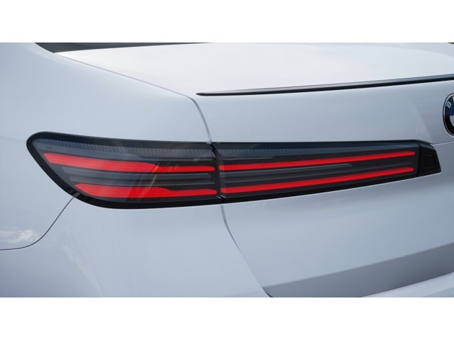 New 2027 Alpine White BMW  image 8