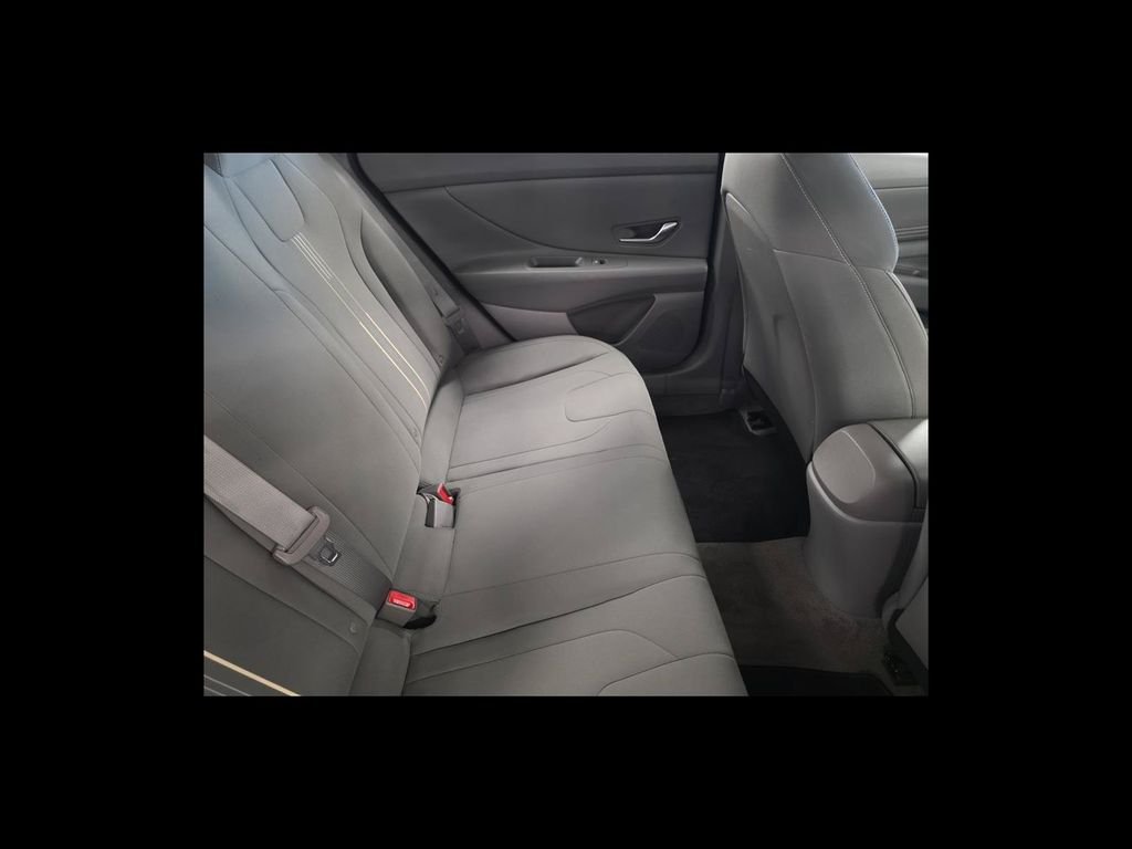 Used 2022 Black Hyundai SEL image 19