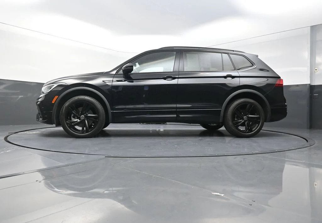 Used 2024 Black Volkswagen 2.0T SE R-Line Black image 24