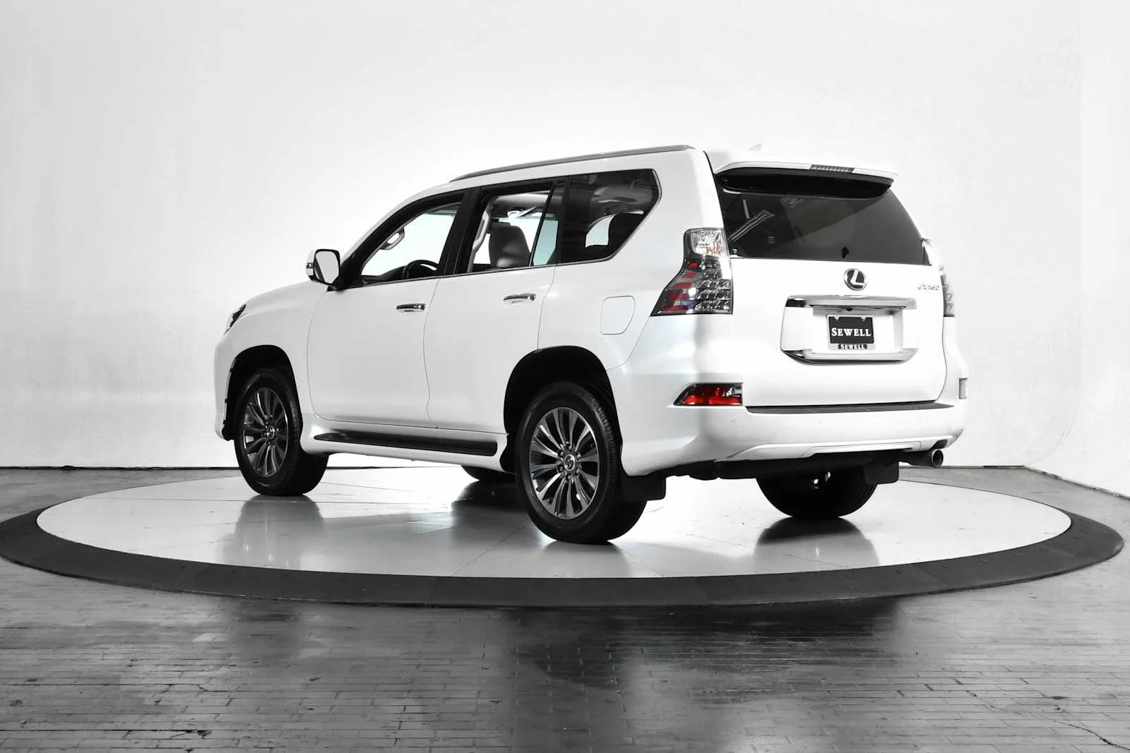 Used 2023 Eminent White Pearl Lexus Luxury image 4