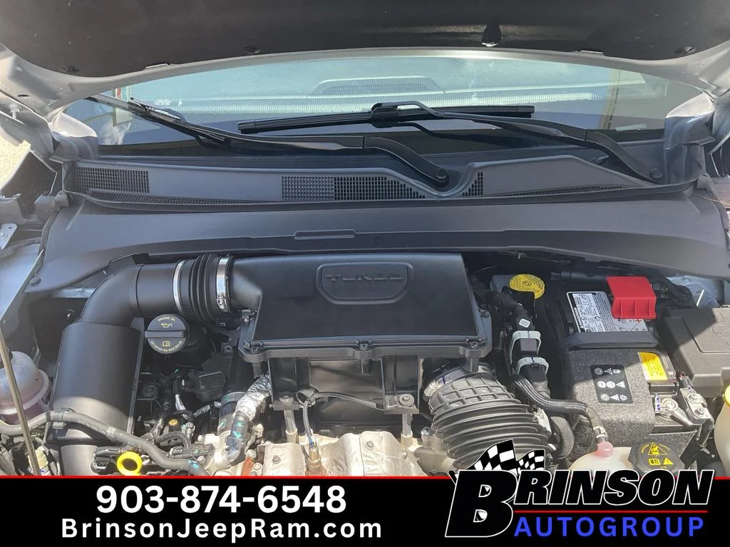 Used 2025 Silver Zynith Metallic Clearcoat Jeep Trailhawk image 12