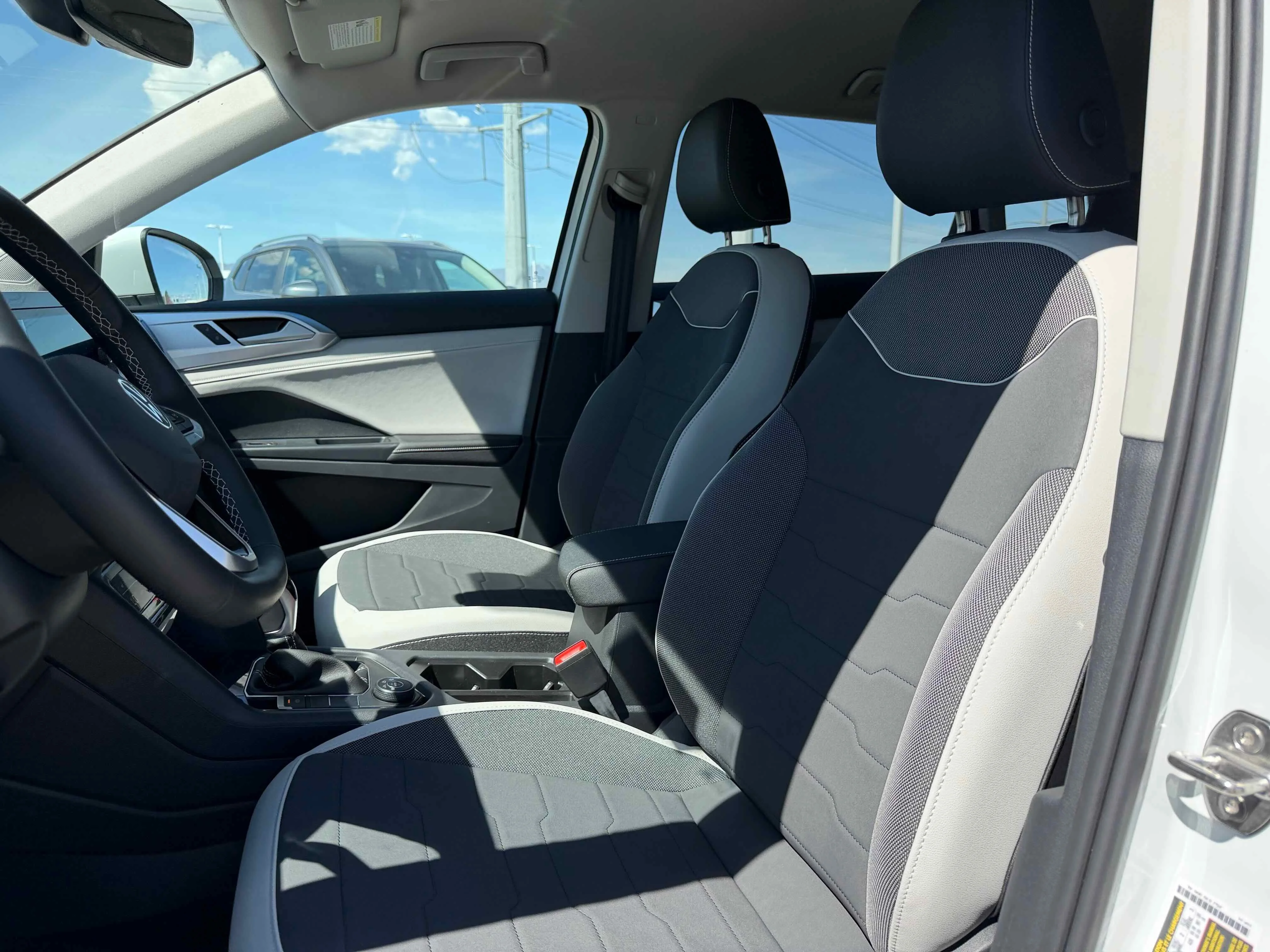 New 2026 Pure White Volkswagen SE image 4