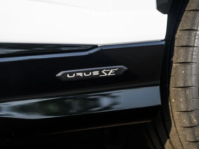 Used 2025  Lamborghini SE image 75