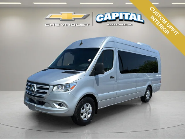 Used 2021  Mercedes-Benz Cargo 170 WB image 2
