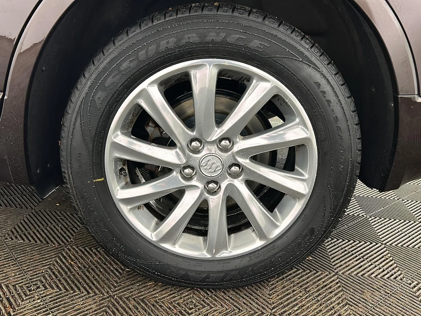 Used 2020 Espresso Buick Essence image 2