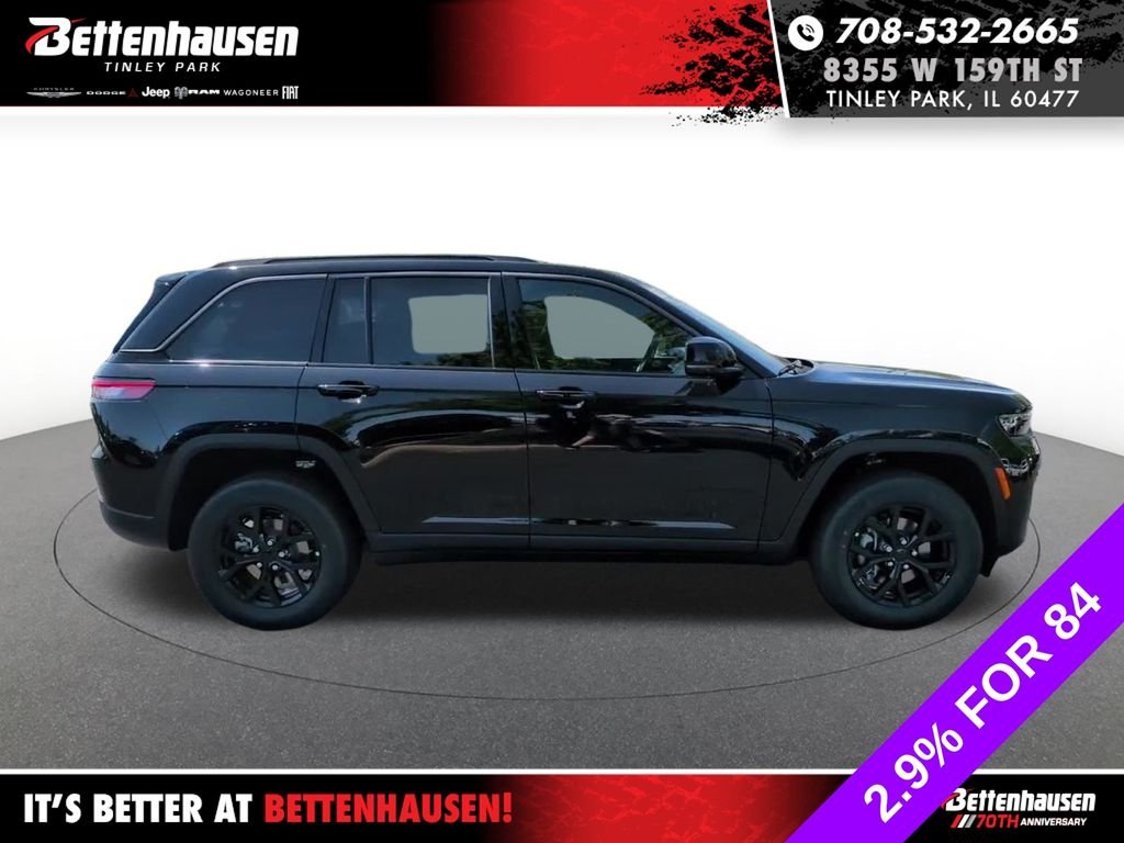 New 2026 Diamond Black Crystal Pearl-Coat Exterior Paint Jeep Altitude image 5