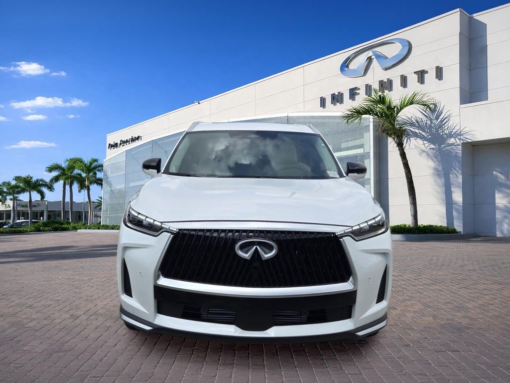 New 2027 RADIANT WHITE INFINITI Luxe FWD image 2