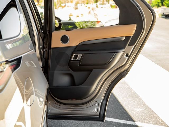 2025 Land Rover Discovery Metropolitan Edition - Photo 23