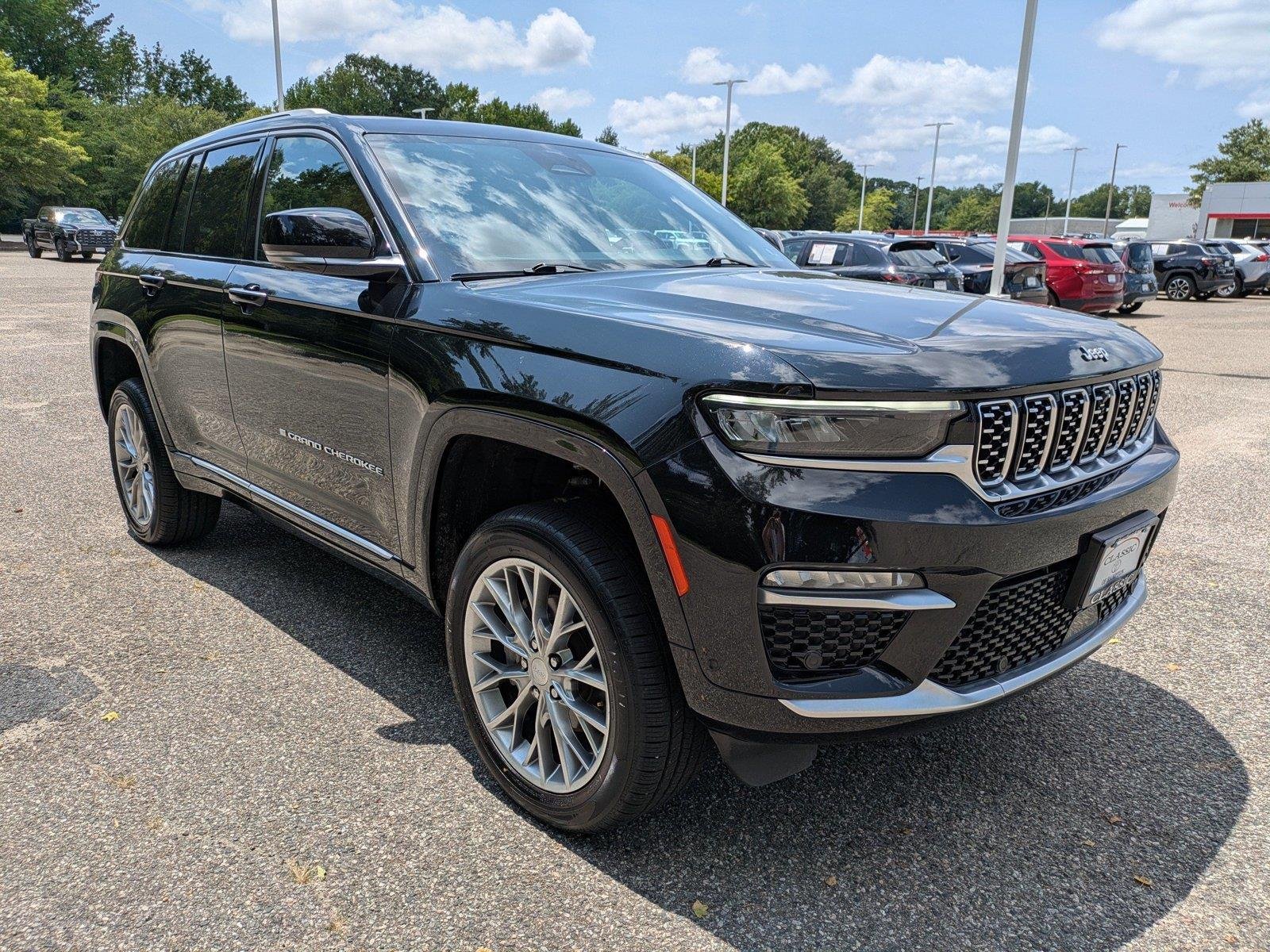Used 2023 Diamond Black Crystal Pearlcoat Jeep Summit image 2