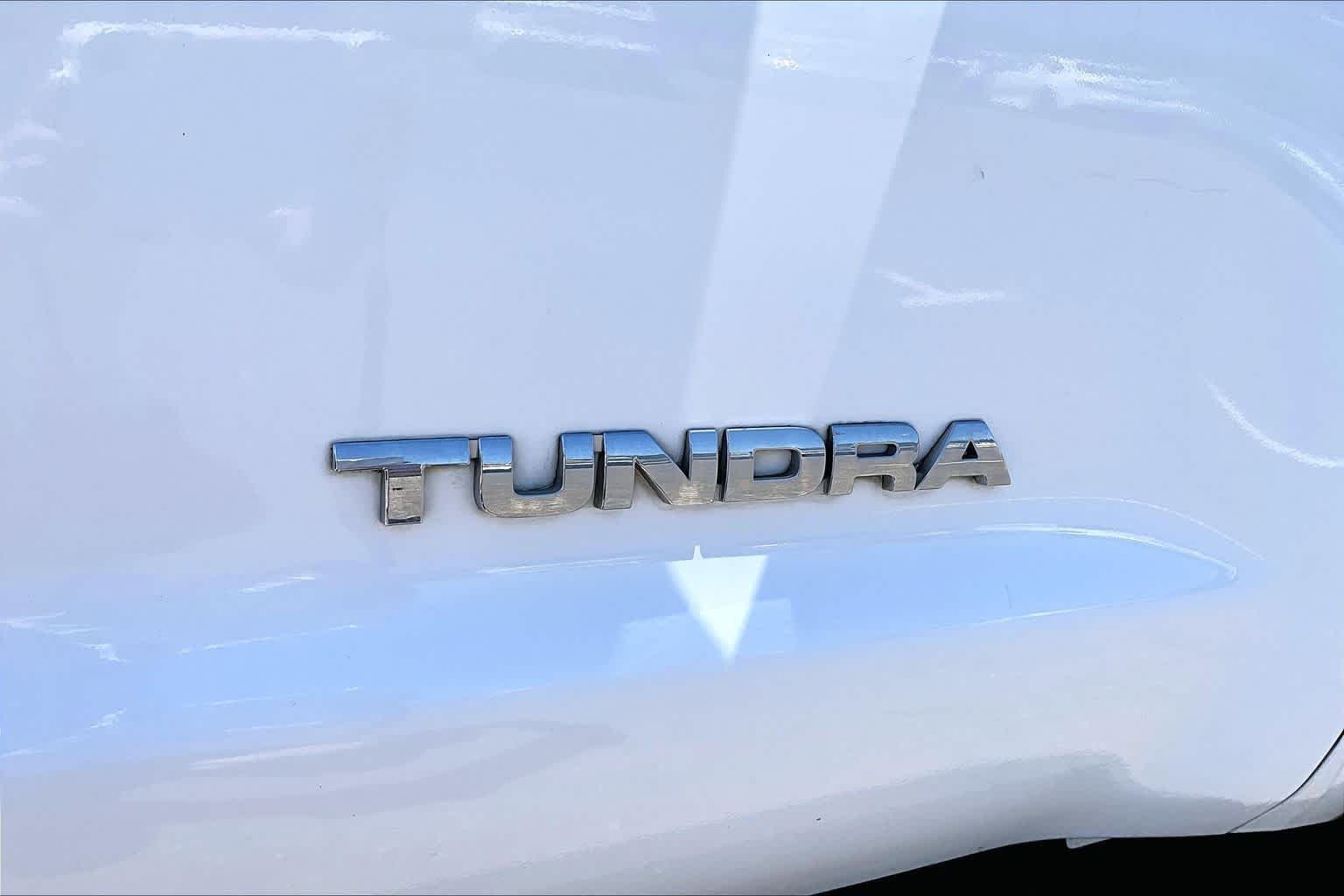 Used 2007 Super White Toyota SR5 image 30