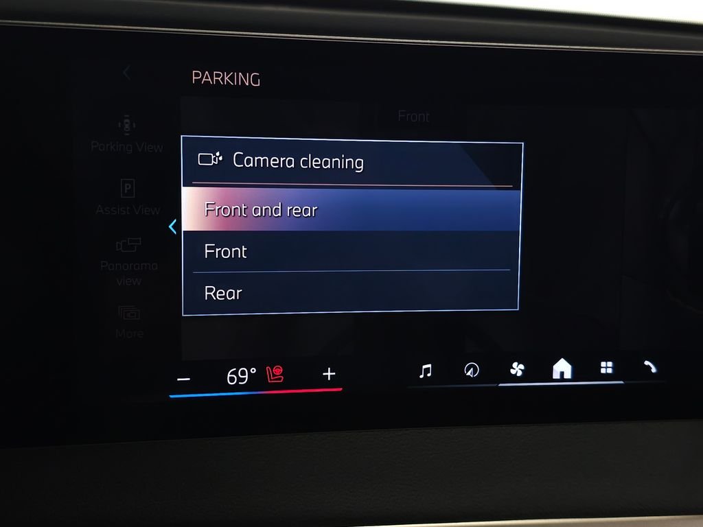 Used 2024 Black Sapphire Metallic BMW xDrive50 image 36