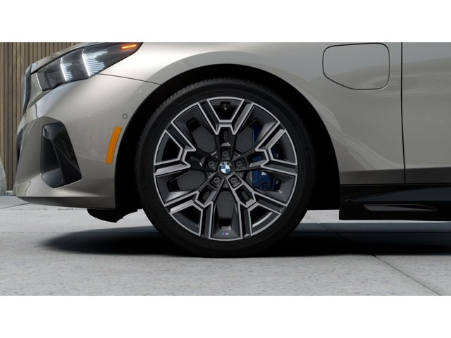 New 2027 Oxide Grey Metallic BMW 550e xDrive image 7