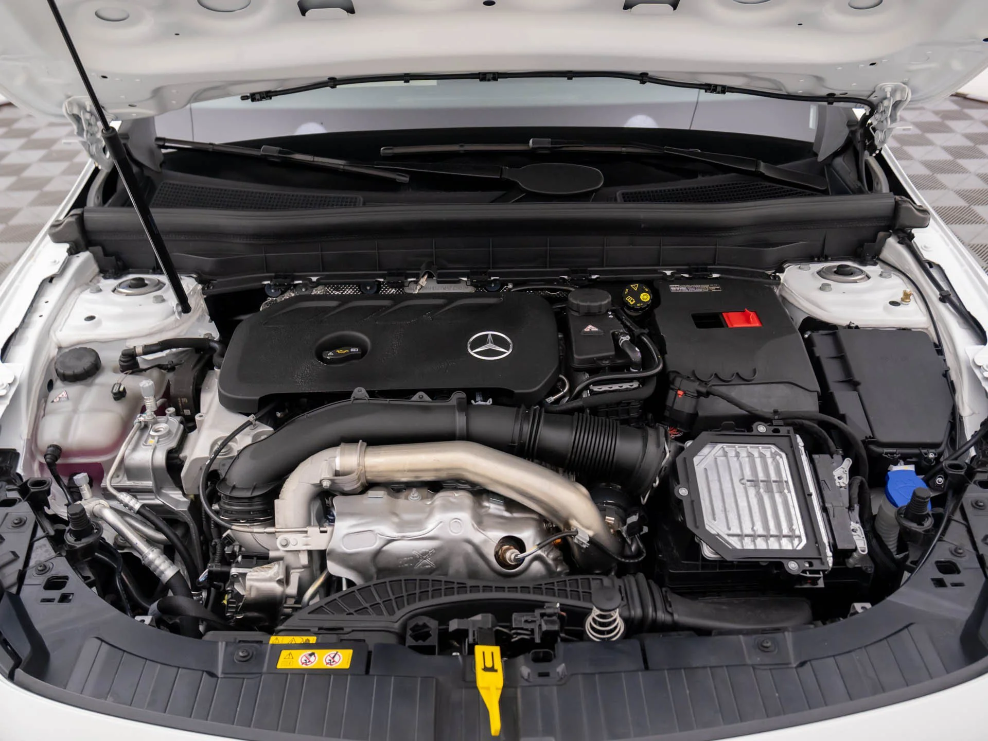 New 2026 White Mercedes-Benz GLB 250 image 31