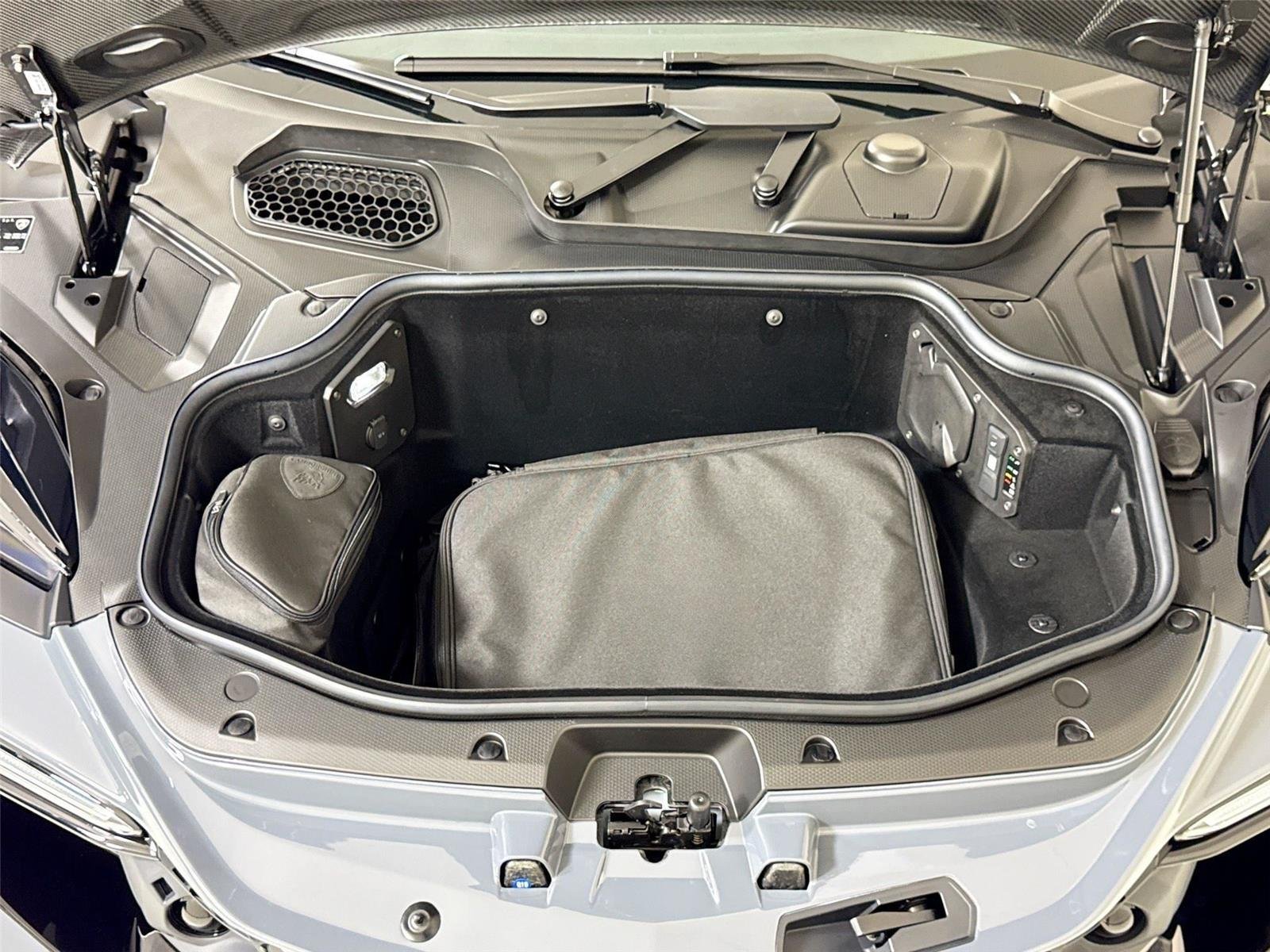 Used 2025 Grigio Telesto Metallic Lamborghini  image 31