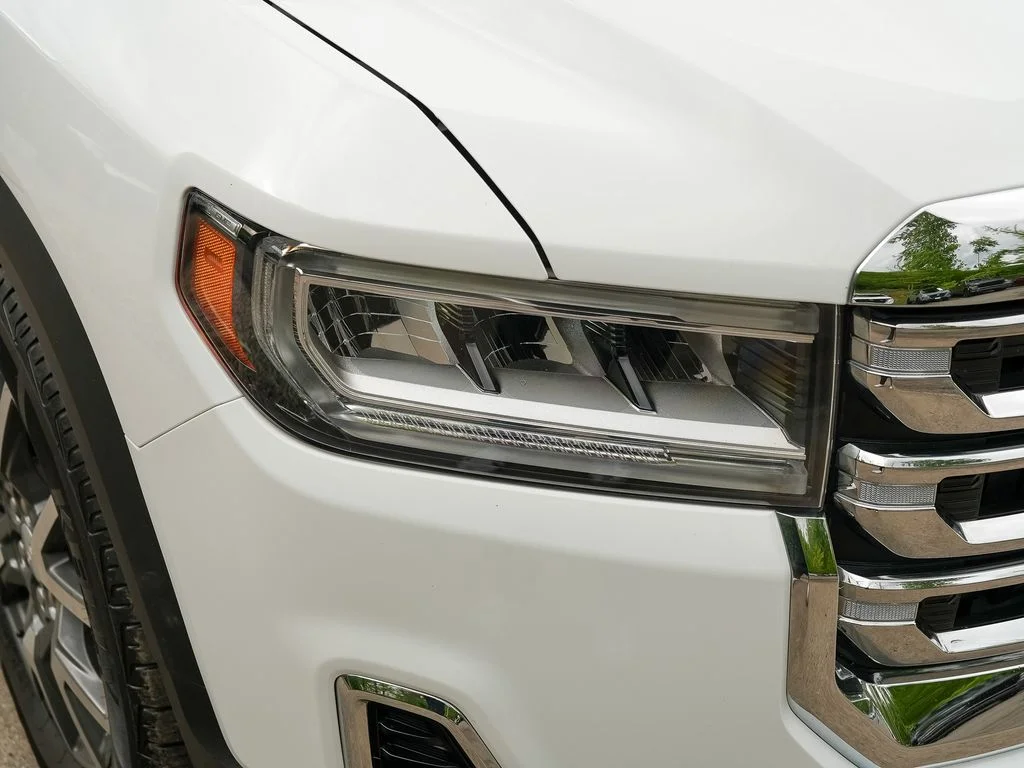 Used 2022 White GMC SLE image 13