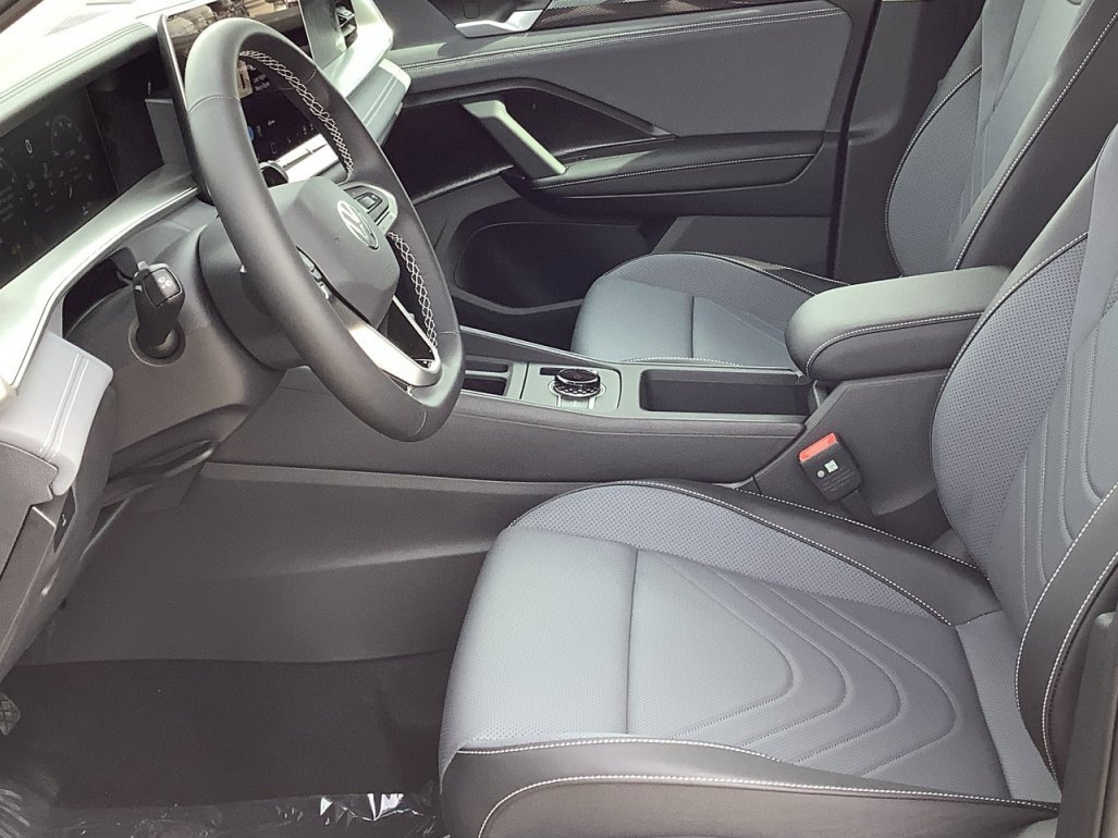 New 2026 Platinum Gray Metallic Volkswagen SE image 21