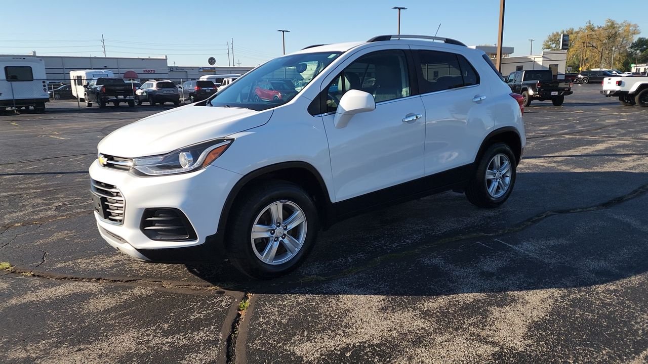 Used 2018 SUMMIT WHITE Chevrolet LT image 4