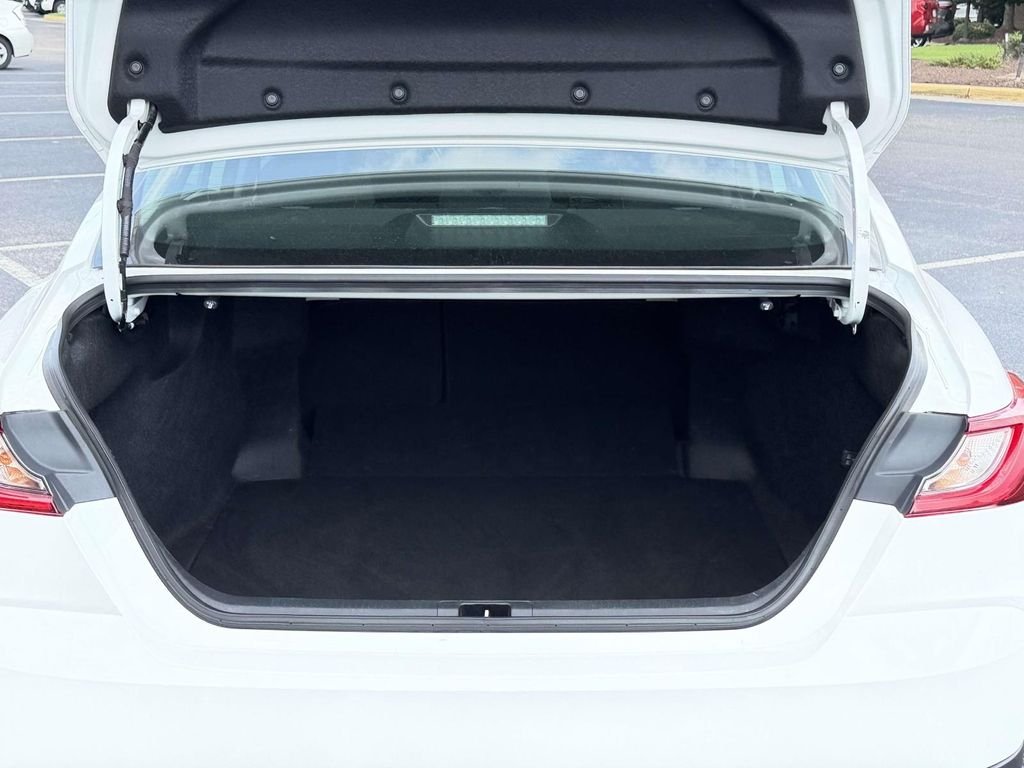Used 2025 White Toyota LE image 14