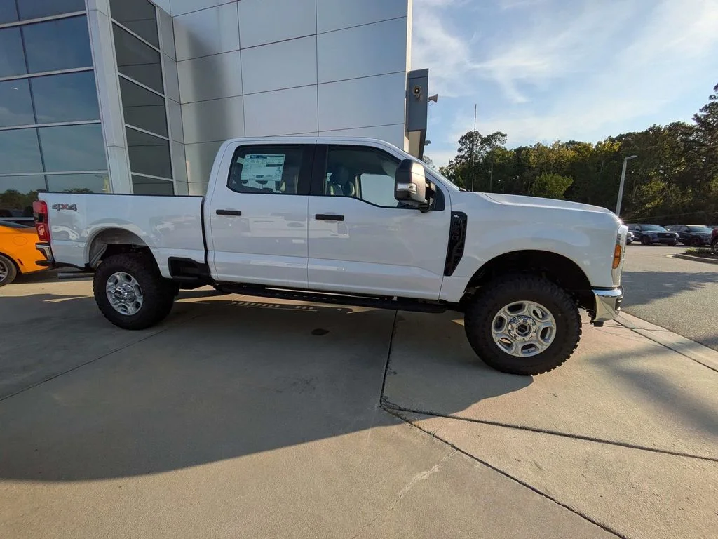 New 2027 Oxford White Ford XL image 3