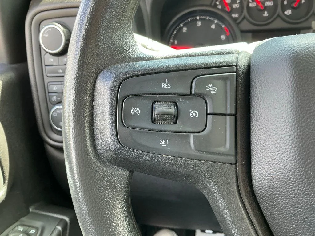 Used 2025 White Chevrolet Custom image 37